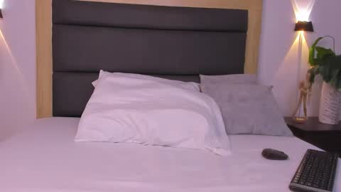 Snapshot of anagil_ chatting on 11.18.25 A N A online show from 11.18.25