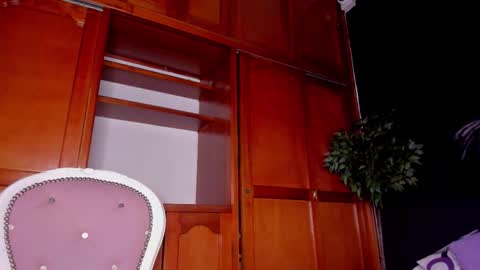 Snapshot of anahi__18 chatting on 12.20.25 Anahi online show from 12.20.25