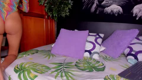 Snapshot of anahi__18 chatting on 12.20.25 Anahi online show from 12.20.25