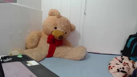 Snapshot of anahibrowns95 chatting on 12.02.25 Anahi Browns online show from 12.02.25