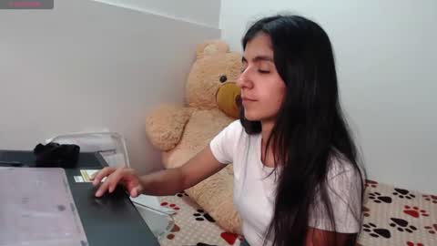 Anahi Browns online show from 03.05.26