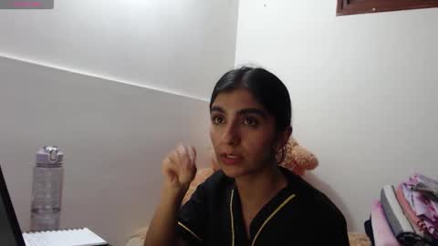 Anahi Browns online show from 04.10.26