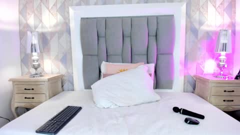 Snapshot of anais_cooper chatting on 01.10.25 online show from 01.10.25