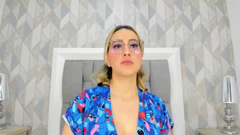 Snapshot of anais_cooper chatting on 02.01.25 online show from 02.01.25