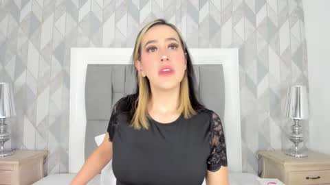 Snapshot of anais_cooper chatting on 02.05.25 online show from 02.05.25