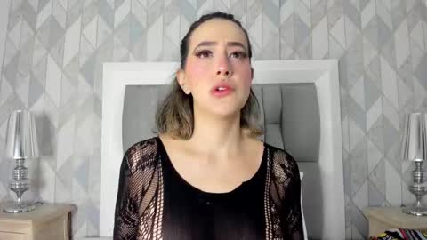 Snapshot of anais_cooper chatting on 10.11.25 online show from 10.11.25