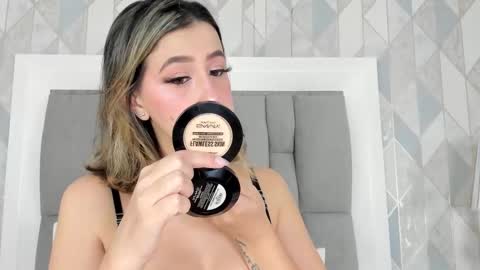 Snapshot of anais_cooper chatting on 10.14.25 online show from 10.14.25