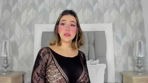 Snapshot of anais_cooper chatting on 11.01.25 online show from 11.01.25