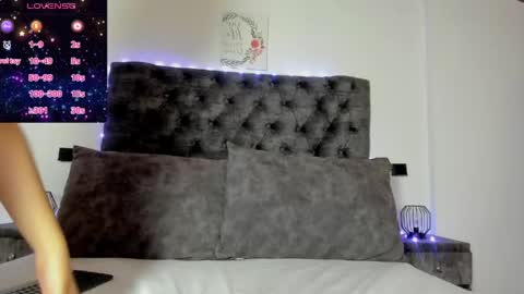 ..a n a i s  c o o p e r .. online show from 04.17.26