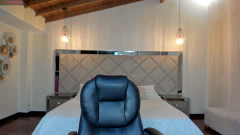 Snapshot of anaisnin1 chatting on 10.24.25 Anais Nin online show from 10.24.25