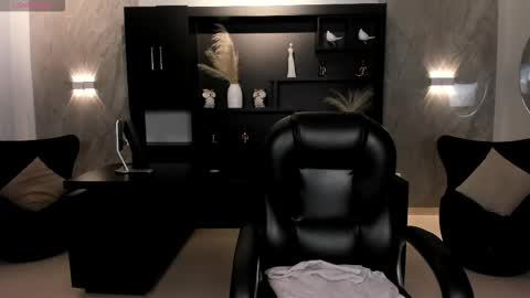 Snapshot of anaisnin1 chatting on 10.29.25 Anais Nin online show from 10.29.25