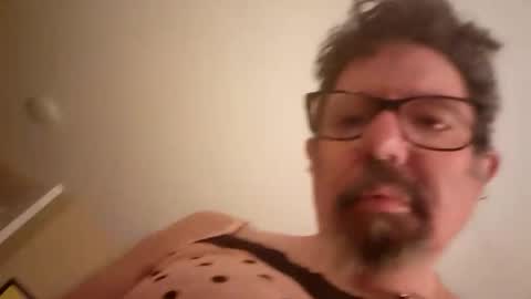 Snapshot of analbation chatting on 11.28.25 analbation online show from 11.28.25