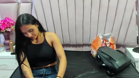 Snapshot of anales_deep_69 chatting on 01.02.25 AbbyAndAntonela online show from 01.02.25