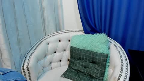 analia18  online show from 01.21.25