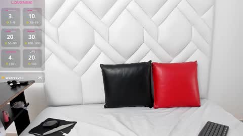 analia18  online show from 09.13.25