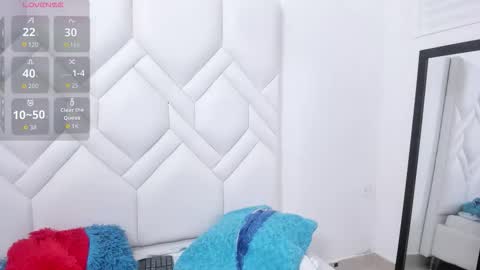 analia18  online show from 11.12.25