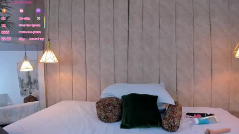 Snapshot of anantaa chatting on 09.19.25 Ananta online show from 09.19.25