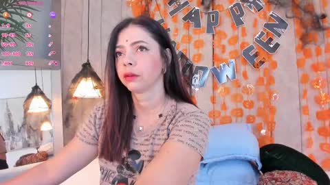 Snapshot of anantaa chatting on 10.14.25 Ananta online show from 10.14.25