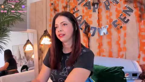 Snapshot of anantaa chatting on 10.16.25 Ananta online show from 10.16.25