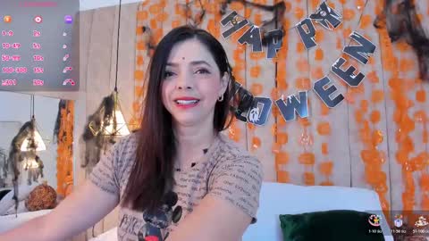 Snapshot of anantaa chatting on 10.21.25 Ananta online show from 10.21.25