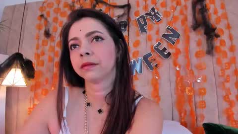 Snapshot of anantaa chatting on 10.25.25 Ananta online show from 10.25.25