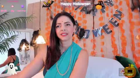 Snapshot of anantaa chatting on 10.29.25 Ananta online show from 10.29.25