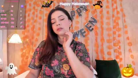 Snapshot of anantaa chatting on 10.31.25 Ananta online show from 10.31.25