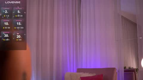 Snapshot of anarhodes chatting on 11.19.25 Anna online show from 11.19.25