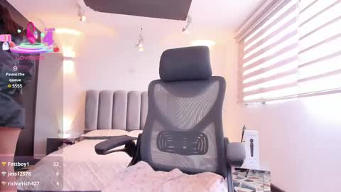 Snapshot of anaruiz1_ chatting on 02.25.25 ana online show from 02.25.25