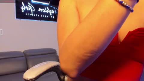 Snapshot of anaruiz1_ chatting on 02.28.25 ana online show from 02.28.25