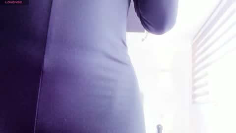 Snapshot of anaruiz1_ chatting on 03.08.25 ana online show from 03.08.25