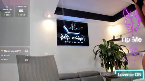 Snapshot of anaruiz1_ chatting on 09.18.25 ana online show from 09.18.25