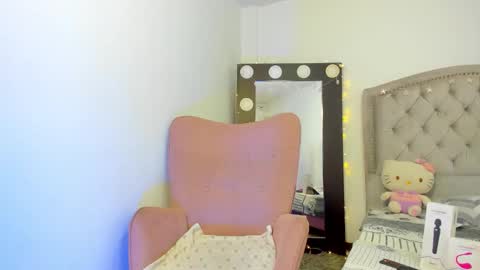 Snapshot of anaruiz1_ chatting on 02.04.26 ana online show from 02.04.26