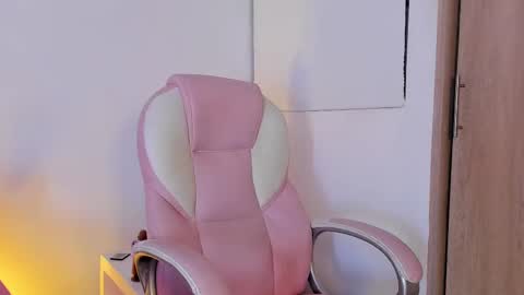 Snapshot of anastaciablake chatting on 11.21.25 Anastacia online show from 11.21.25