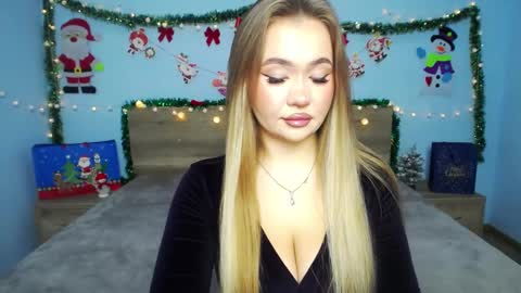 Snapshot of anastacyyellig chatting on 12.29.24 anastacyyellig online show from 12.29.24