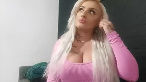 Snapshot of anastasiaamore chatting on 11.02.25 AnastasiaAmore online show from 11.02.25