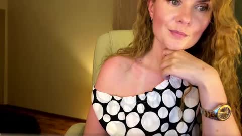 Snapshot of anavelle chatting on 06.30.26 Ana online show from 06.30.26