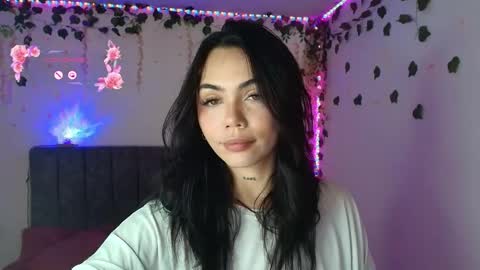 Snapshot of andra_rosse chatting on 05.31.26 Andra de la Rosse online show from 05.31.26