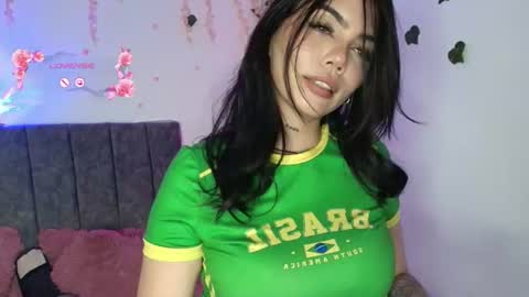 Snapshot of andra_rosse chatting on 06.13.26 Andra de la Rosse online show from 06.13.26