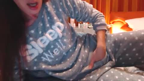 Snapshot of andrasweetie chatting on 10.03.25 Andra online show from 10.03.25