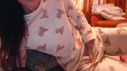 Snapshot of andrasweetie chatting on 10.19.25 Andra online show from 10.19.25