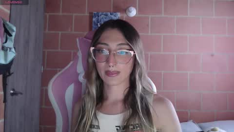 Snapshot of andrea_camila chatting on 02.09.26 Andrea online show from 02.09.26