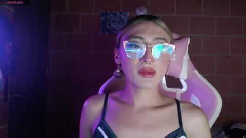Snapshot of andrea_camila chatting on 04.20.26 Andrea online show from 04.20.26