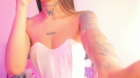 Snapshot of andrea_flow chatting on 01.21.25 Andrea online show from 01.21.25