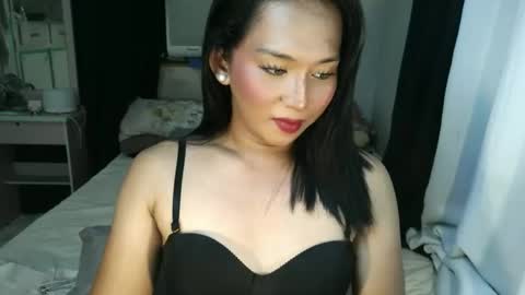 Snapshot of andrea_grande chatting on 11.17.25 yanie online show from 11.17.25