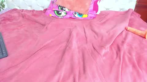 Naomi Andrea Daviss online show from 02.06.26