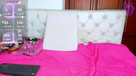 Naomi Andrea Daviss online show from 04.01.26