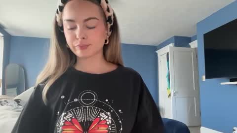 Andrea Elizabeth online show from 09.18.25