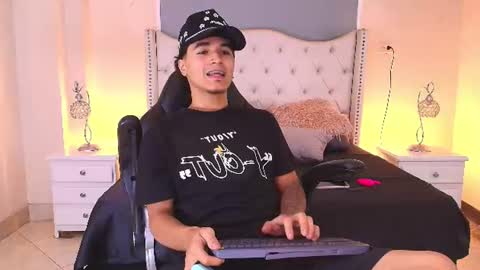 Andreao online show from 08.04.26