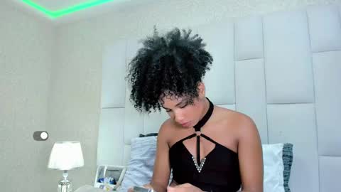 Snapshot of andreayano chatting on 10.01.25 andreayano online show from 10.01.25